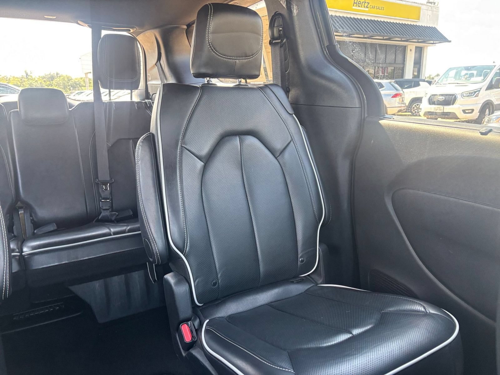 Used 2025 Chrysler Pacifica Limited FWD image 41