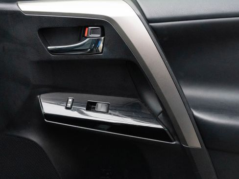 Used 2018 Toyota RAV4 Limited image 31