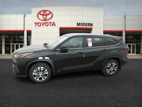 New 2026 Toyota Highlander XLE image 8