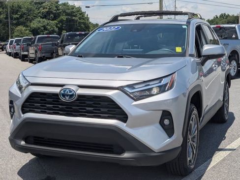 Used 2022 Toyota RAV4 XLE Premium AWD/4WD image 7