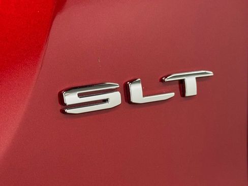 Certified 2023 GMC Acadia SLT w/ Trailering Package image 16