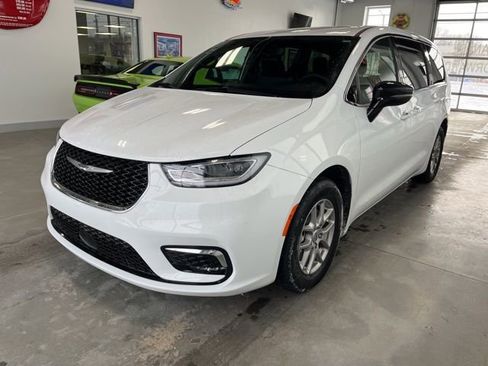 Certified 2025 Chrysler Pacifica Select image 1