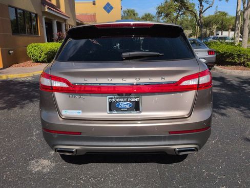 Used 2018 Lincoln MKX Reserve w/ Driver Assistance Package FWD image 5