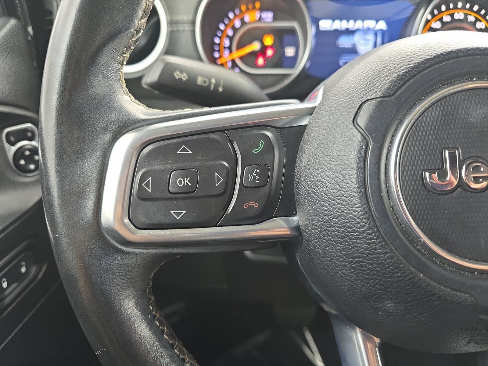 Used 2019 Jeep Wrangler Unlimited Sahara AWD/4WD image 13