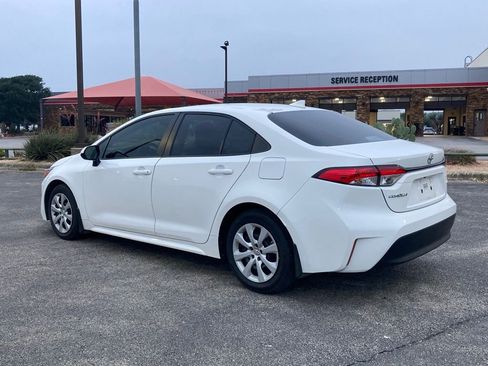 Used 2025 Toyota Corolla LE FWD image 7