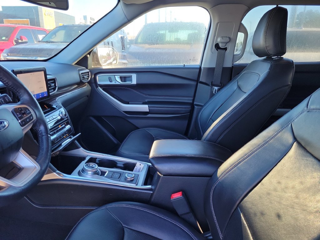 Used 2021 Ford Explorer Limited w/ Equipment Group 301A AWD/4WD image 24