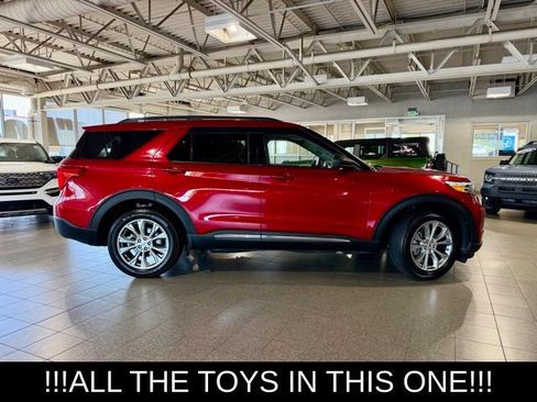 Used 2024 Ford Explorer XLT w/ Equipment Group 202A AWD/4WD image 10