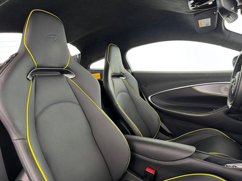 Used 2023 McLaren Artura image 25