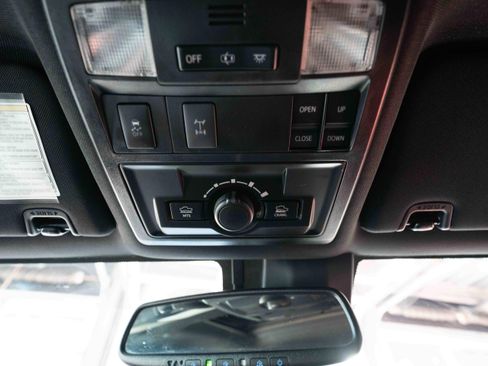 Used 2019 Toyota Tacoma TRD Off-Road image 18