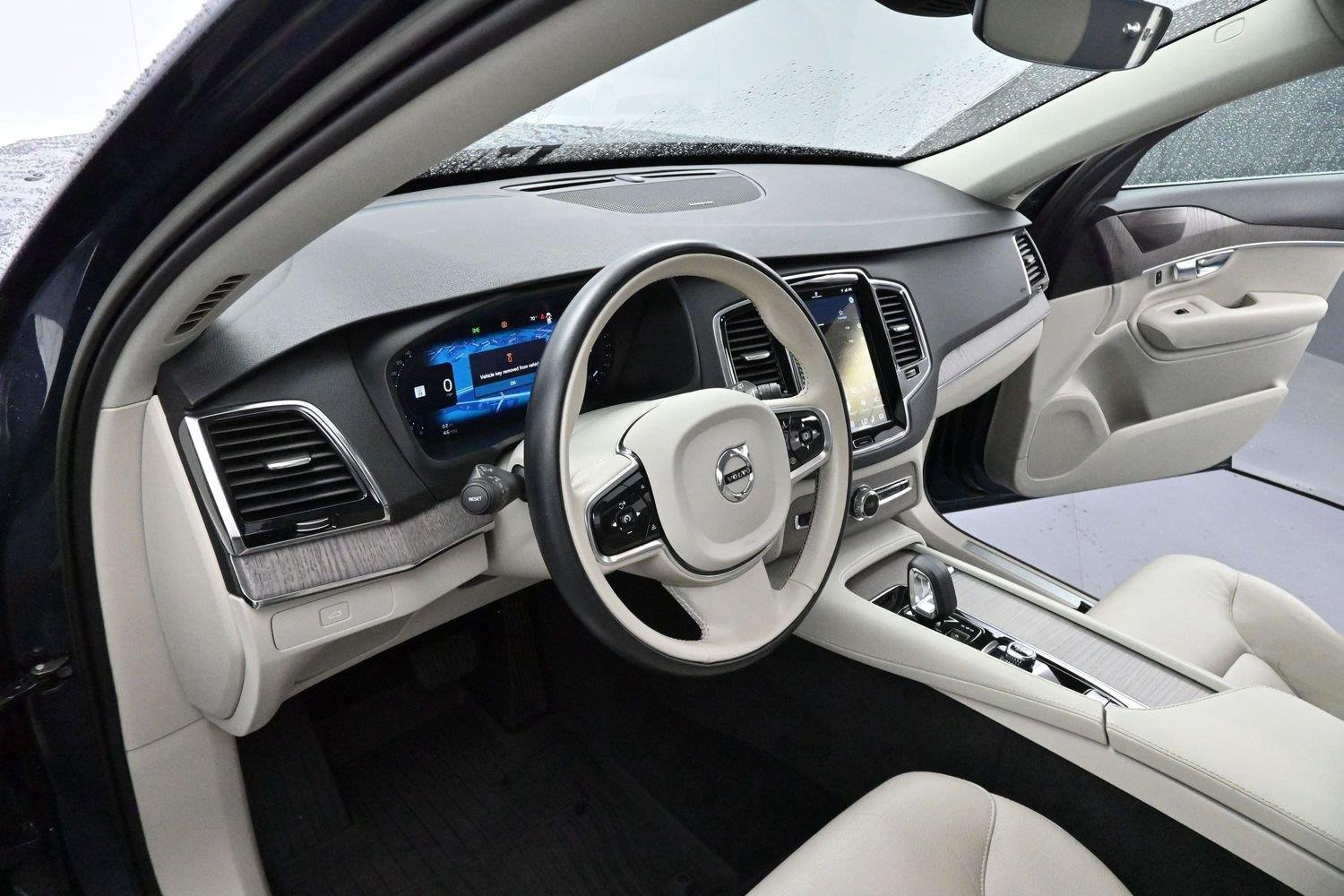 Used 2023 Volvo XC90 B6 Plus w/ Protection Package AWD/4WD image 14