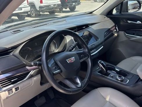 Used 2021 Cadillac XT4 Luxury FWD image 3