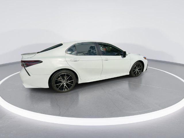 Used 2022 Toyota Camry SE w/ Convenience Package FWD image 9