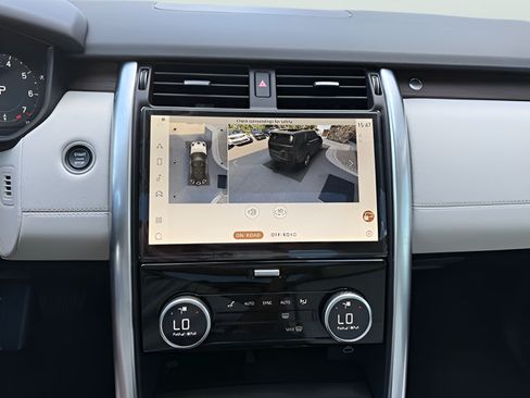 Used 2025 Land Rover Discovery S AWD/4WD image 24