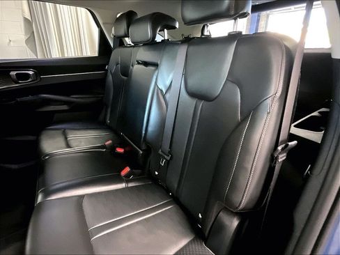 Used 2024 Kia Sorento S w/ Panoramic Sunroof Package AWD/4WD image 15