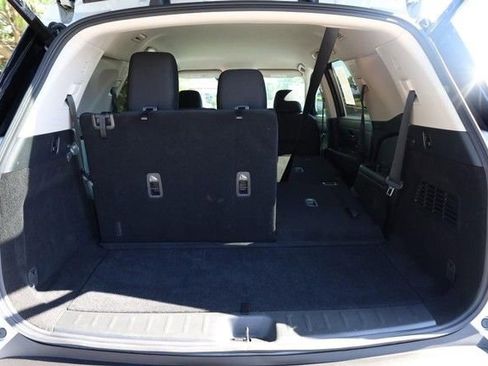 Certified 2025 Nissan Pathfinder SV FWD image 8