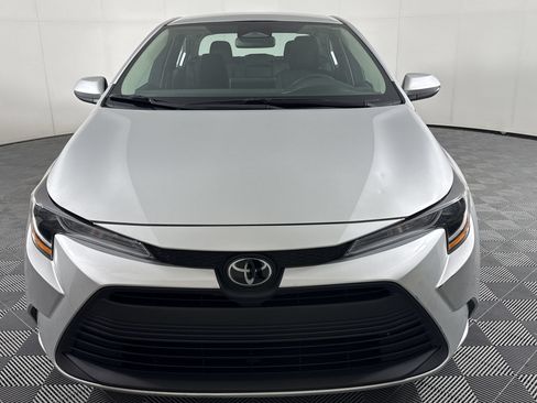 Used 2025 Toyota Corolla LE FWD image 6