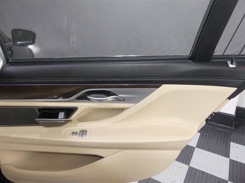 Used 2017 BMW 740i xDrive AWD/4WD image 27