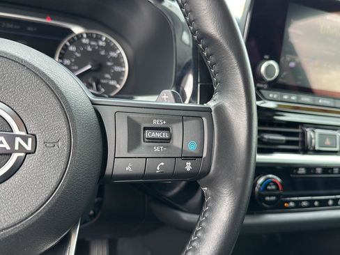 Used 2025 Nissan Pathfinder SV image 19