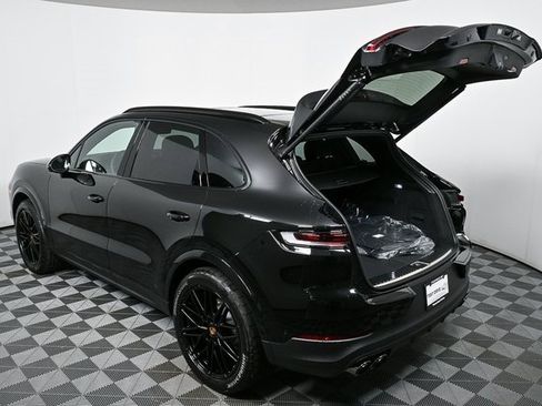New 2025 Porsche Cayenne image 31