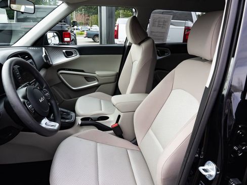 Used 2024 Kia Soul LX FWD image 18