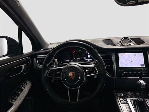 Used 2018 Porsche Macan GTS image 25