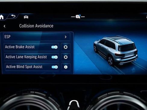 Used 2024 Mercedes-Benz GLB 250 4MATIC w/ Driver Assistance Package image 29