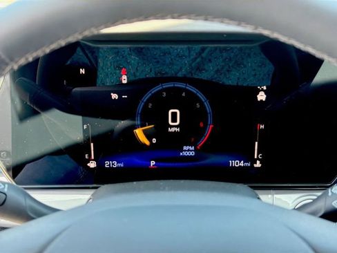Used 2026 Chevrolet Trax LT w/ Sunroof Package FWD image 23
