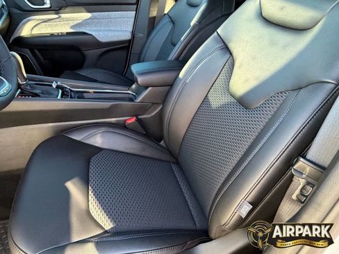 New 2026 Jeep Compass Latitude image 19