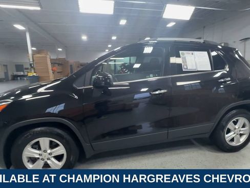 Used 2020 Chevrolet Trax LT w/ LT Convenience Package FWD image 6