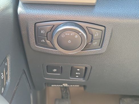 Used 2022 Ford F250 Lariat w/ Lariat Ultimate Package AWD/4WD image 27