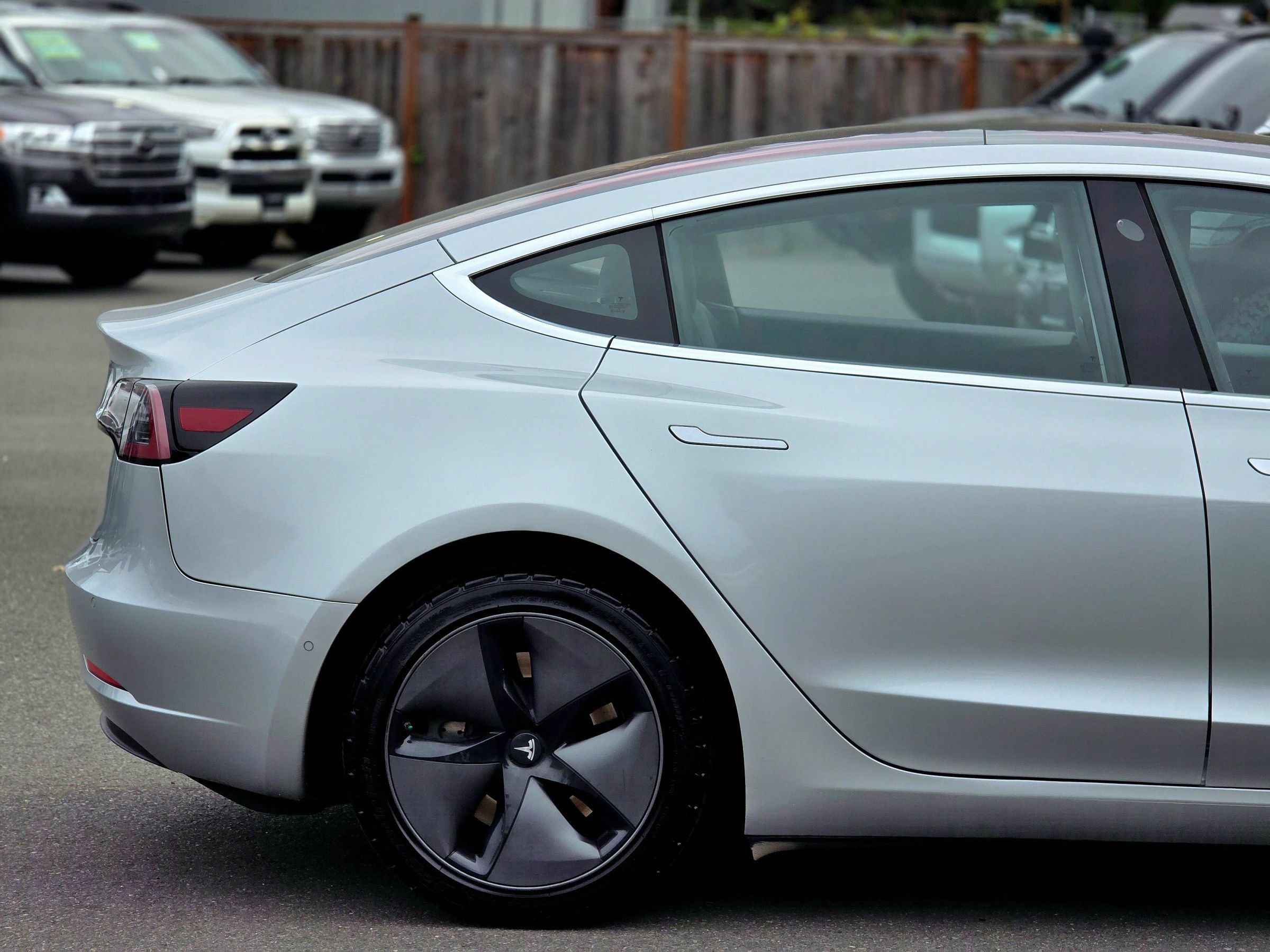 Used 2018 Tesla Model 3 Long Range RWD image 13
