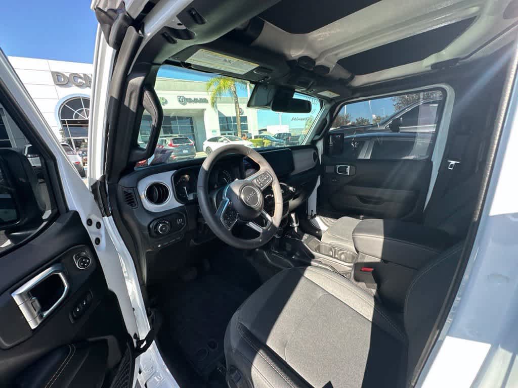 Used 2024 Jeep Wrangler Unlimited Sahara w/ Safety Group AWD/4WD image 6