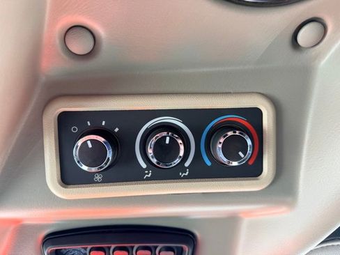 Used 2019 Chevrolet Express 2500 Extended w/ Enhanced Convenience Package RWD image 12