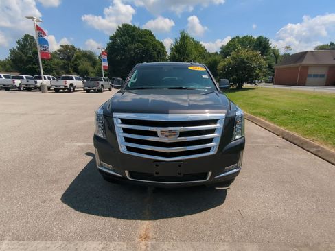 Used 2017 Cadillac Escalade Luxury AWD/4WD image 3