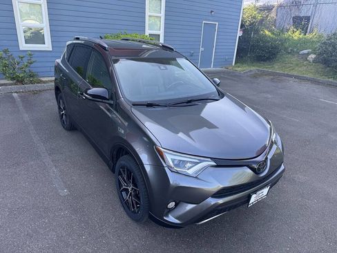 Used 2017 Toyota RAV4 SE AWD/4WD image 10