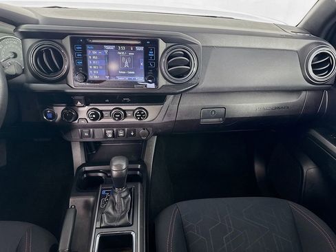 Used 2018 Toyota Tacoma TRD Off-Road image 23
