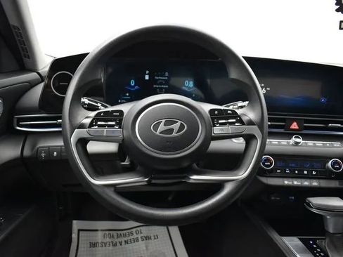 Used 2024 Hyundai Elantra SEL FWD image 19