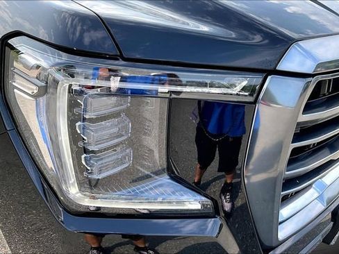 Used 2023 GMC Yukon AT4 w/ AT4 Premium Plus Package AWD/4WD image 31