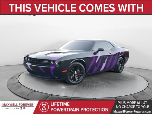Used 2023 Dodge Challenger SXT image 1