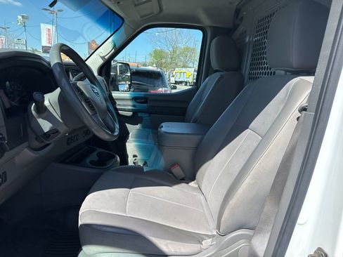 Used 2018 Nissan NV 3500 SV image 7