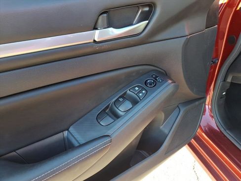 Certified 2022 Nissan Altima 2.5 SV FWD image 16