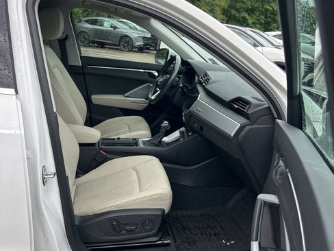 Used 2021 Audi Q3 2.0T Premium w/ Convenience Package AWD/4WD image 9
