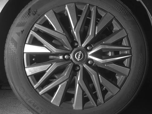 Used 2025 Nissan Altima 2.5 SV image 13