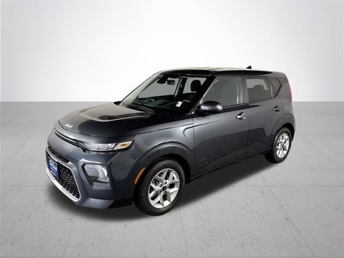 Used 2022 Kia Soul LX w/ Technology Package FWD image 2
