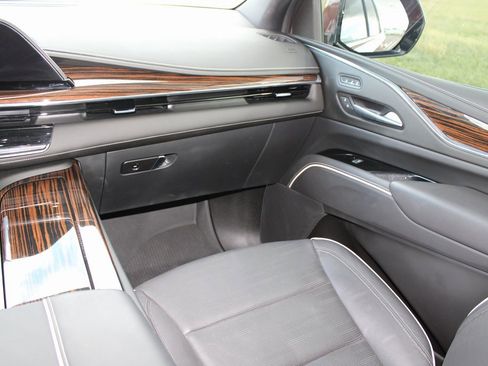 Used 2023 Cadillac Escalade Premium Luxury w/ Performance Package image 36