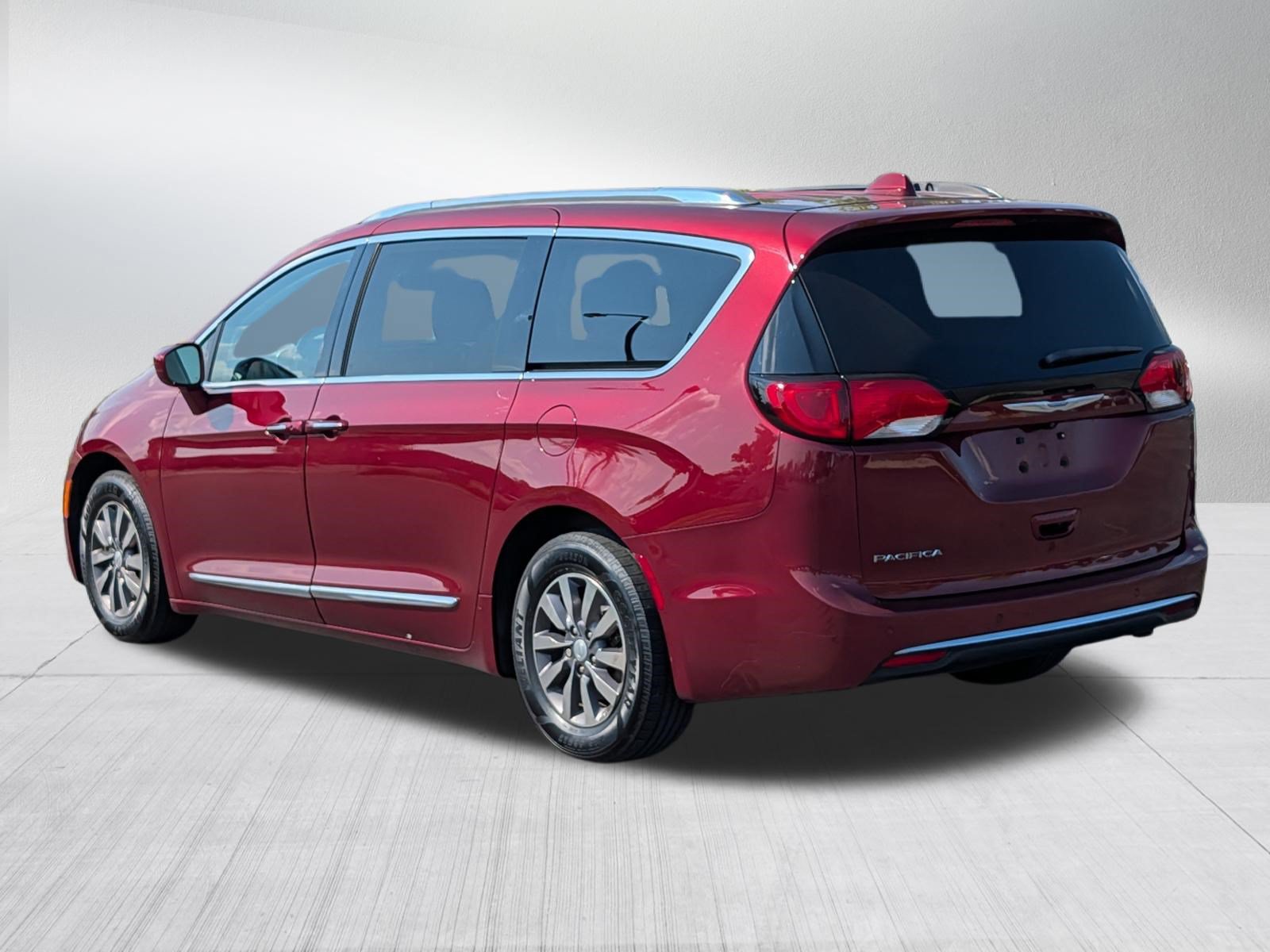 Used 2020 Chrysler Pacifica Touring-L Plus FWD image 3