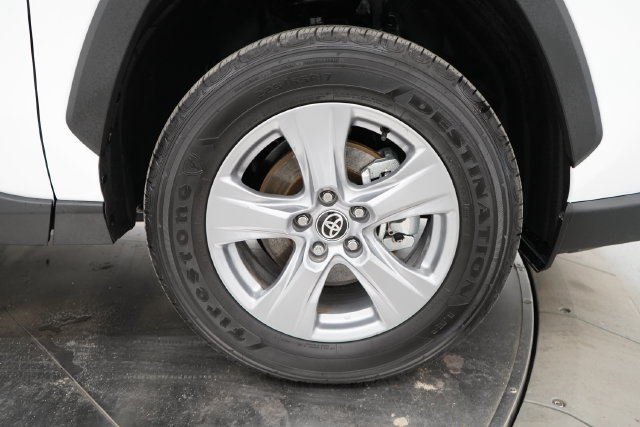 Used 2025 Toyota RAV4 XLE AWD/4WD image 44