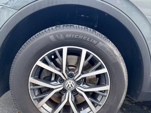 Used 2020 Volkswagen Tiguan SE image 30