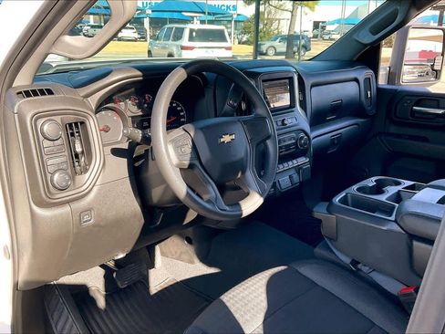 Used 2024 Chevrolet Silverado 2500 Custom w/ Custom Convenience Package image 17