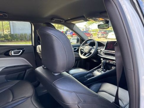 Used 2025 Jeep Compass Limited AWD/4WD image 14